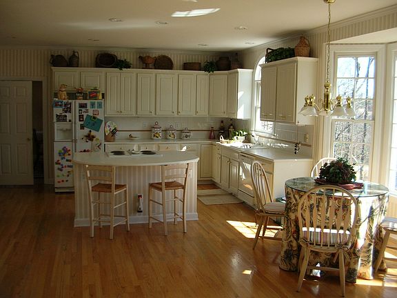 5th image of 4820 Berkeley Walk Point