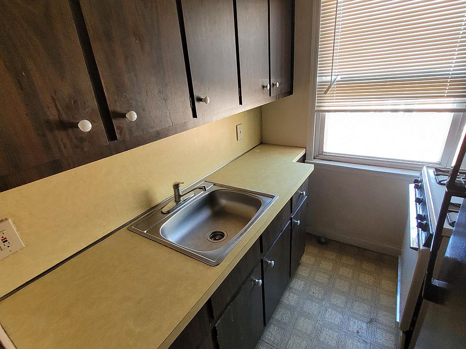 1st image of 14 N Carpenter Ter APT 2R