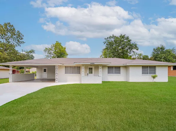 2809 Darwin St, Kilgore, TX 75662