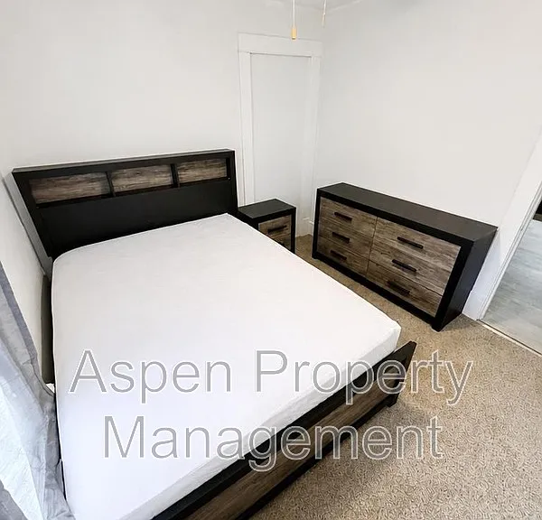 1213 Doemland St — Photo 4