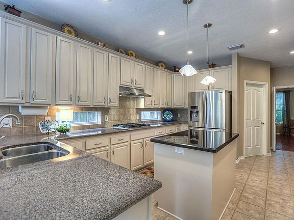 5th image of 204 Mariner Cove Ct
