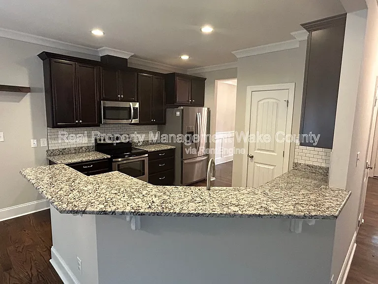 5412 Robbins Dr — Photo 3