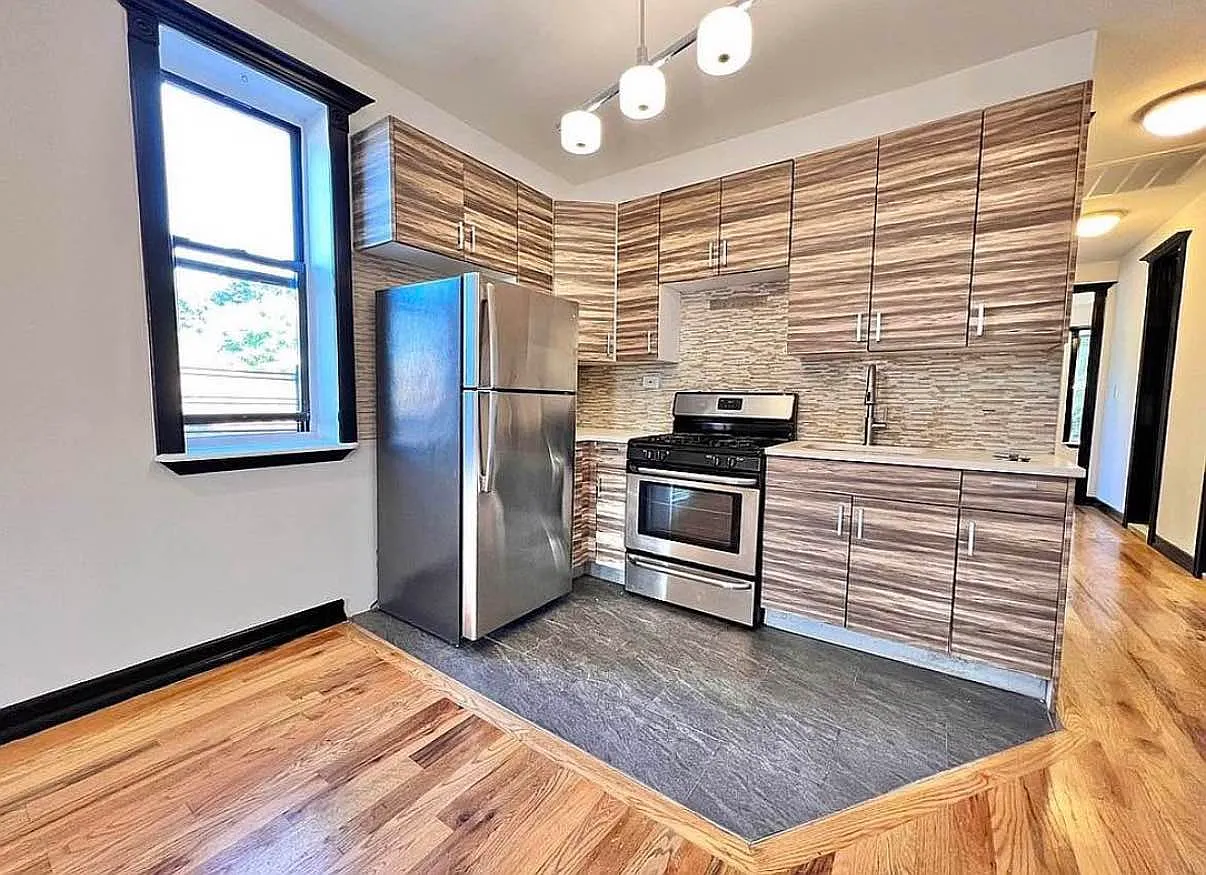 464 Lexington Avenue — Photo 3