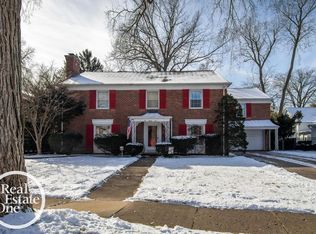 285 Touraine Rd, Grosse Pointe Farms, MI 48236