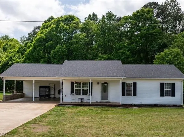 900 Pine Mountain Rd, Hudson, NC 28638
