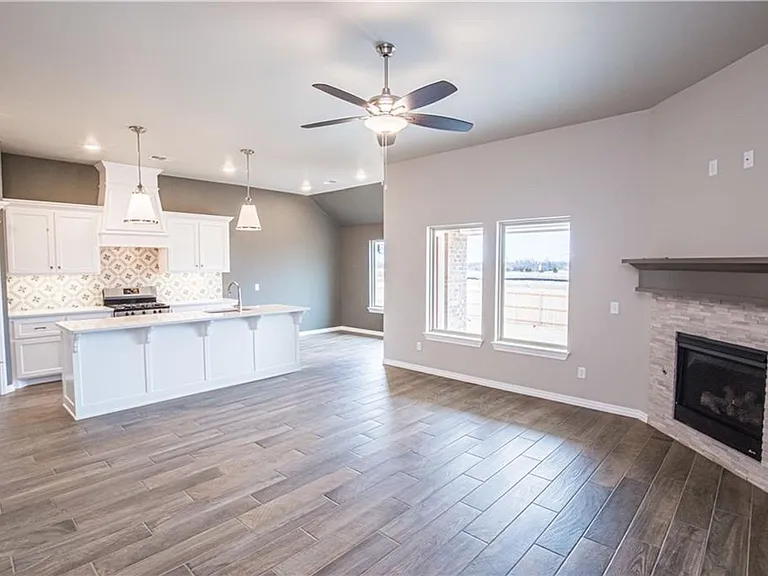 616 John Chisholm Way — Photo 5