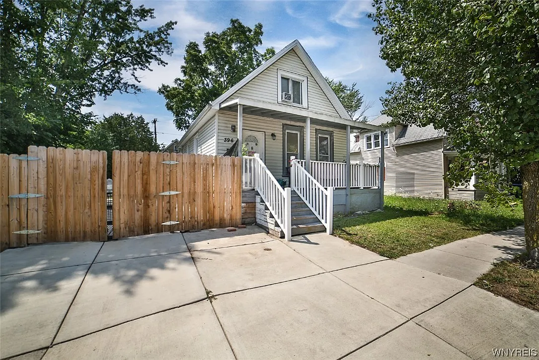 396 Tonawanda St photo 1