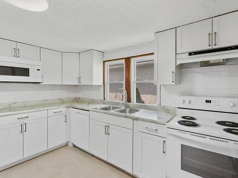 1858 Wilbur Ave — Photo 11