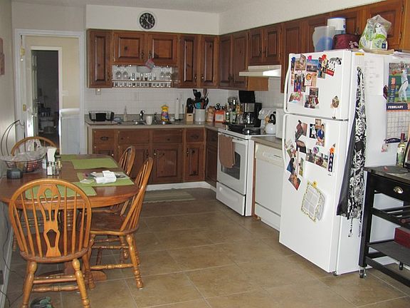 2nd image of 503 E Camelot St