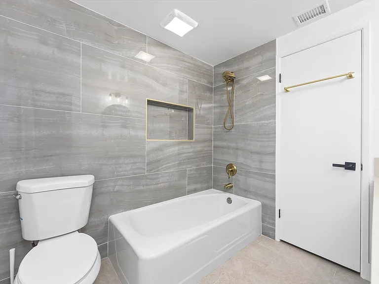 4157 Pinewood Lake Dr — Photo 25