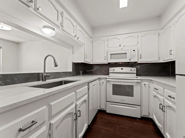 3330 Willard St APT 303, Baton Rouge, LA 70802