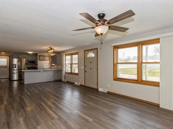 125 4th St S, Walford, IA 52351
