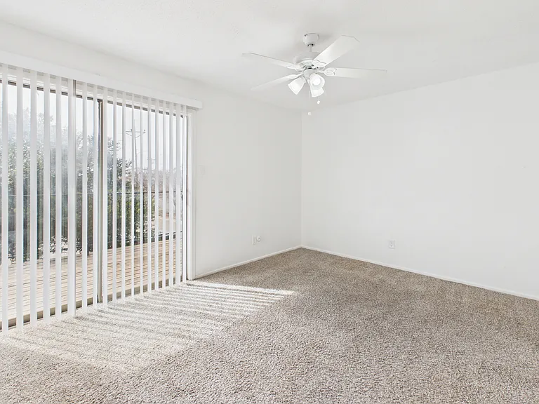 Tanglewood Apartments — Photo 16