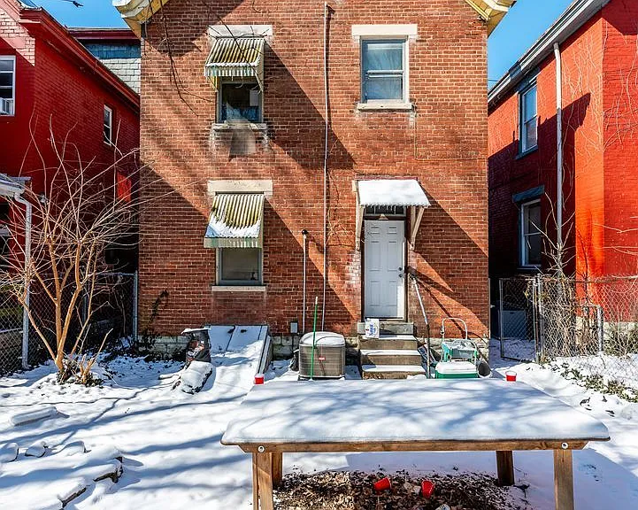 2358 Stratford Ave — Photo 13