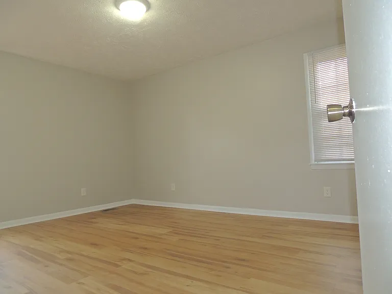 7115 Enfield Dr — Photo 9