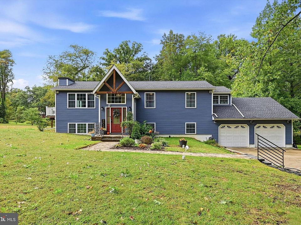 1st image of 615 Fox Run Rd