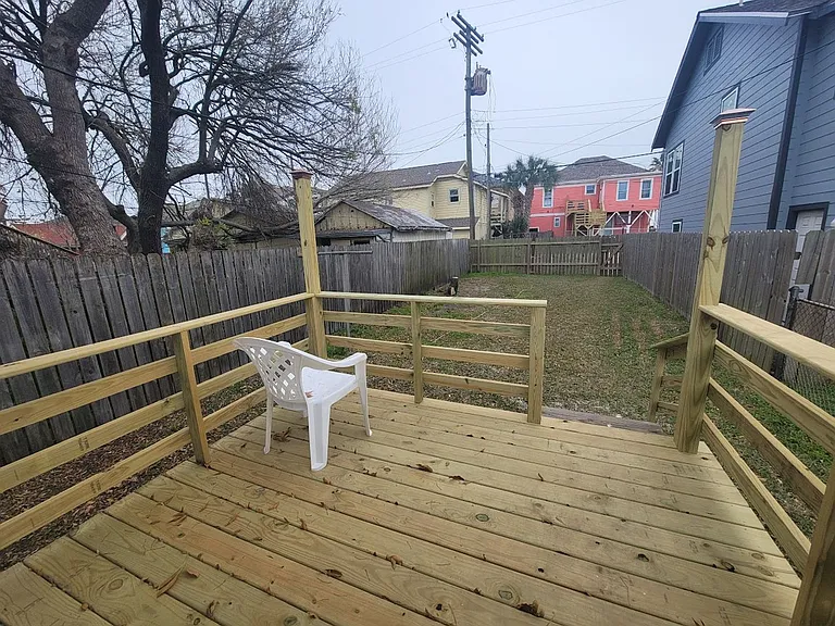 723 Sealy St — Photo 13