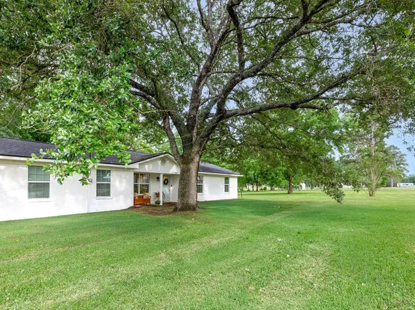2103 Holly St, East Bernard, TX 77435