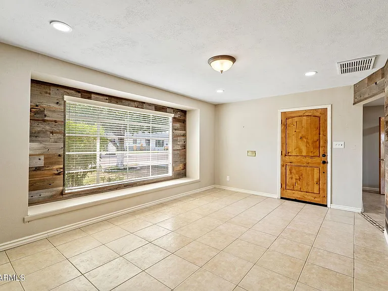 3007 N 84th Pl — Photo 4