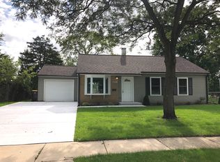801 Parkside Cir, Streamwood, IL