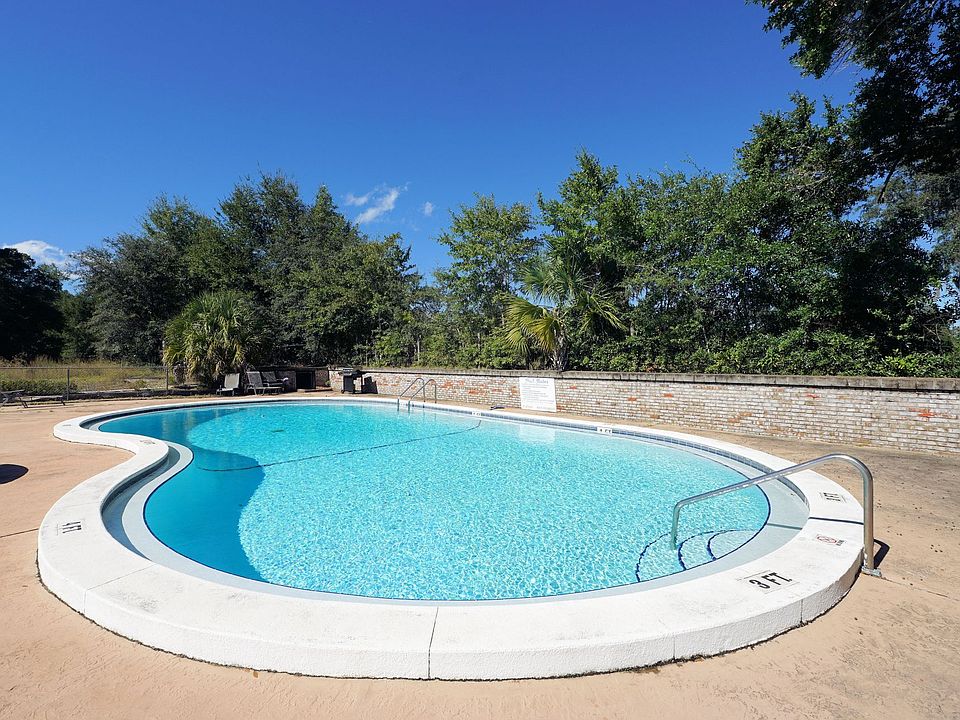 1st image of 116 Country Club Dr