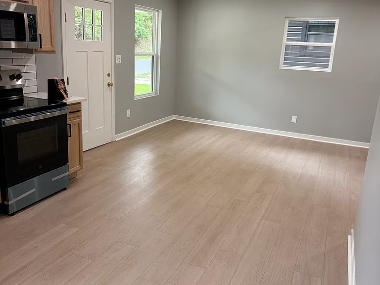 708 Reynolds Ave — Photo 5