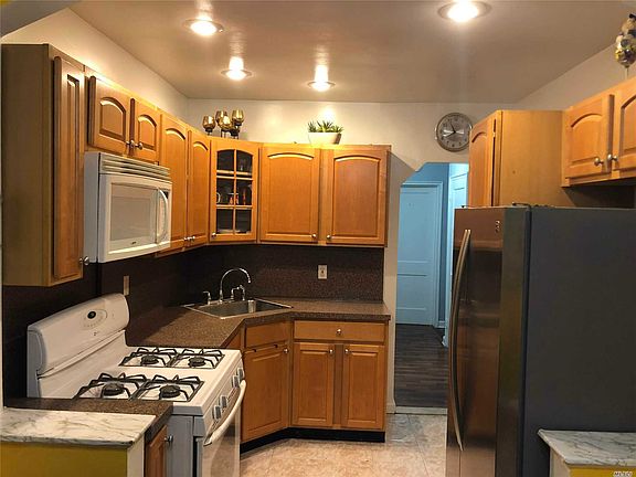 4th image of 10438 Francis Lewis Blvd