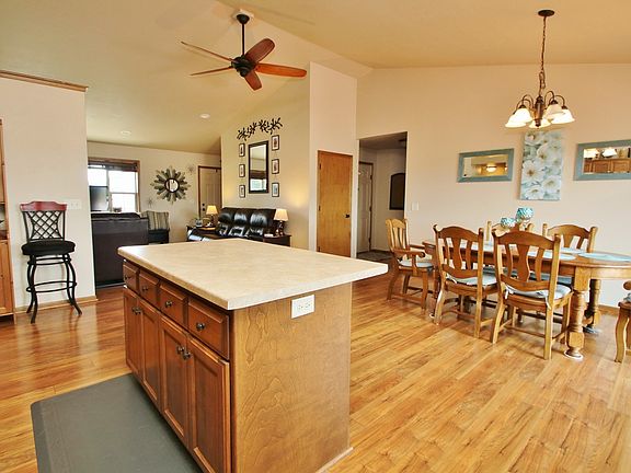 4th image of 717 N Melcorn Cir