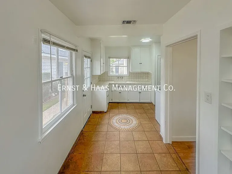 1618 E 63rd St — Photo 6