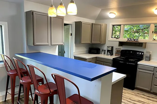 4 bed, 2.0 bath, 1400 sqft, $2,995 — Photo 4