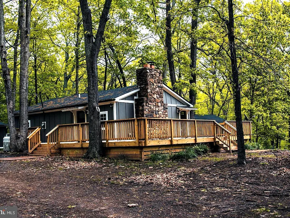 220 Retreat Ln