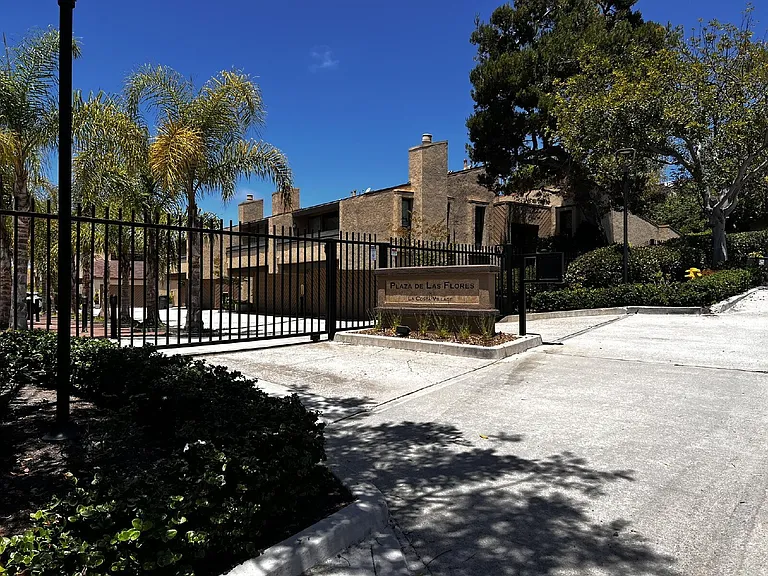 2204 Plaza De Las Flores — Photo 73