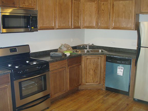 3rd image of 1909 N Karlov Ave