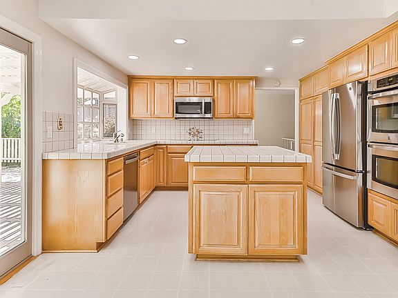 3rd image of 1676 Stoddard Ave