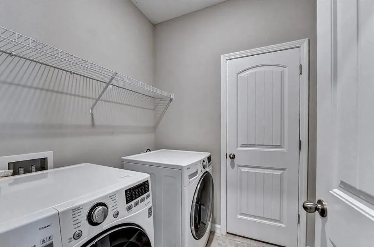 3 bed, 1936 sqft, $3,700 — Photo 3