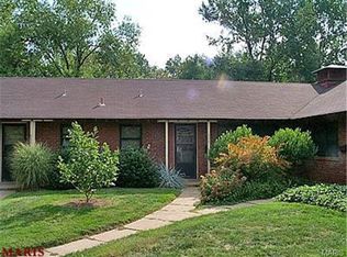 836 N McKnight Rd, Saint Louis, MO 63132