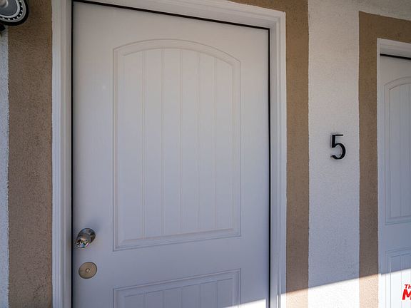 2nd image of 5827 Willoughby Ave #5