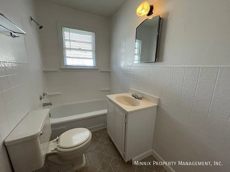 310 SW 42nd Ave #B — Photo 10