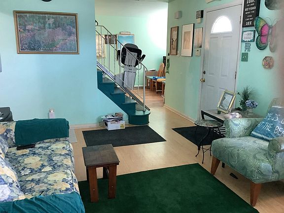 5th image of 205 Fox Pl