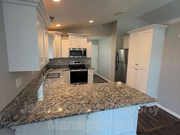 3rd image of 2825 N Sunlight Dr