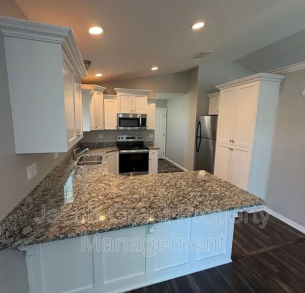 2825 N Sunlight Dr — Photo 3