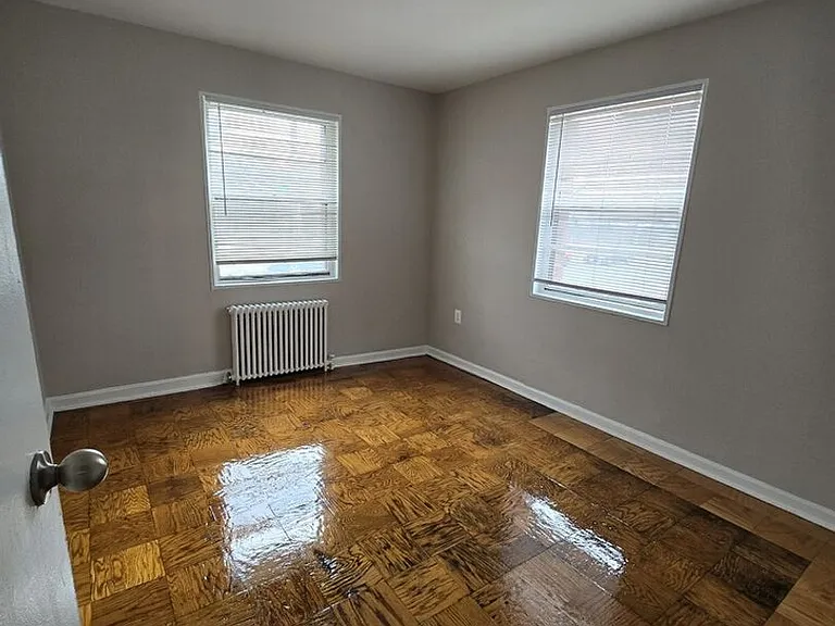 136 Kenilworth Ave NE — Photo 2