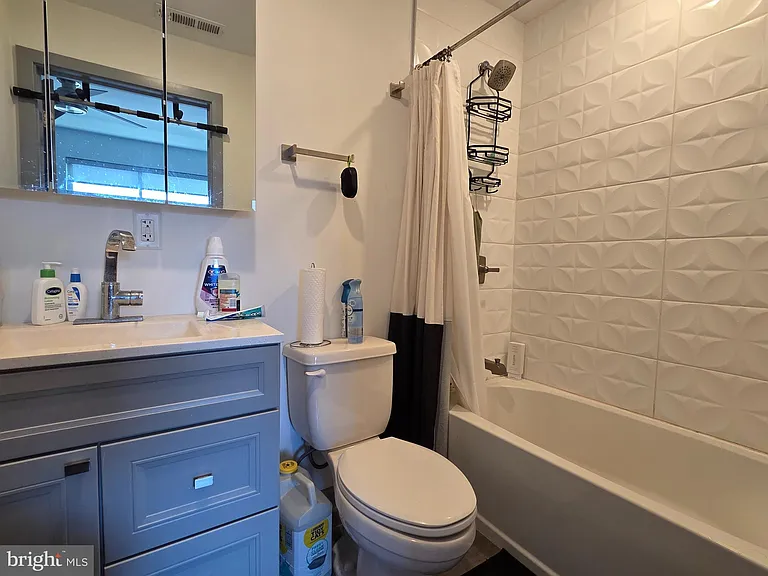 417 W Berks St #2 — Photo 8