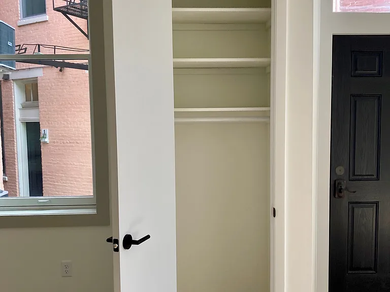 1607 Main St #10 — Photo 9