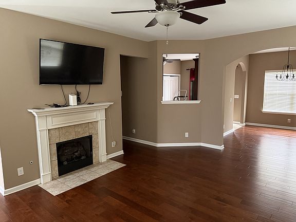 2nd image of 100 Abbey Ln