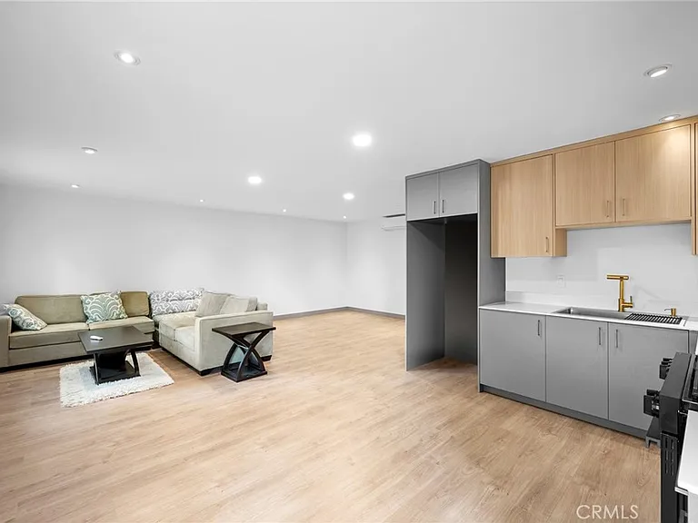 10377 McBroom St #B — Photo 2