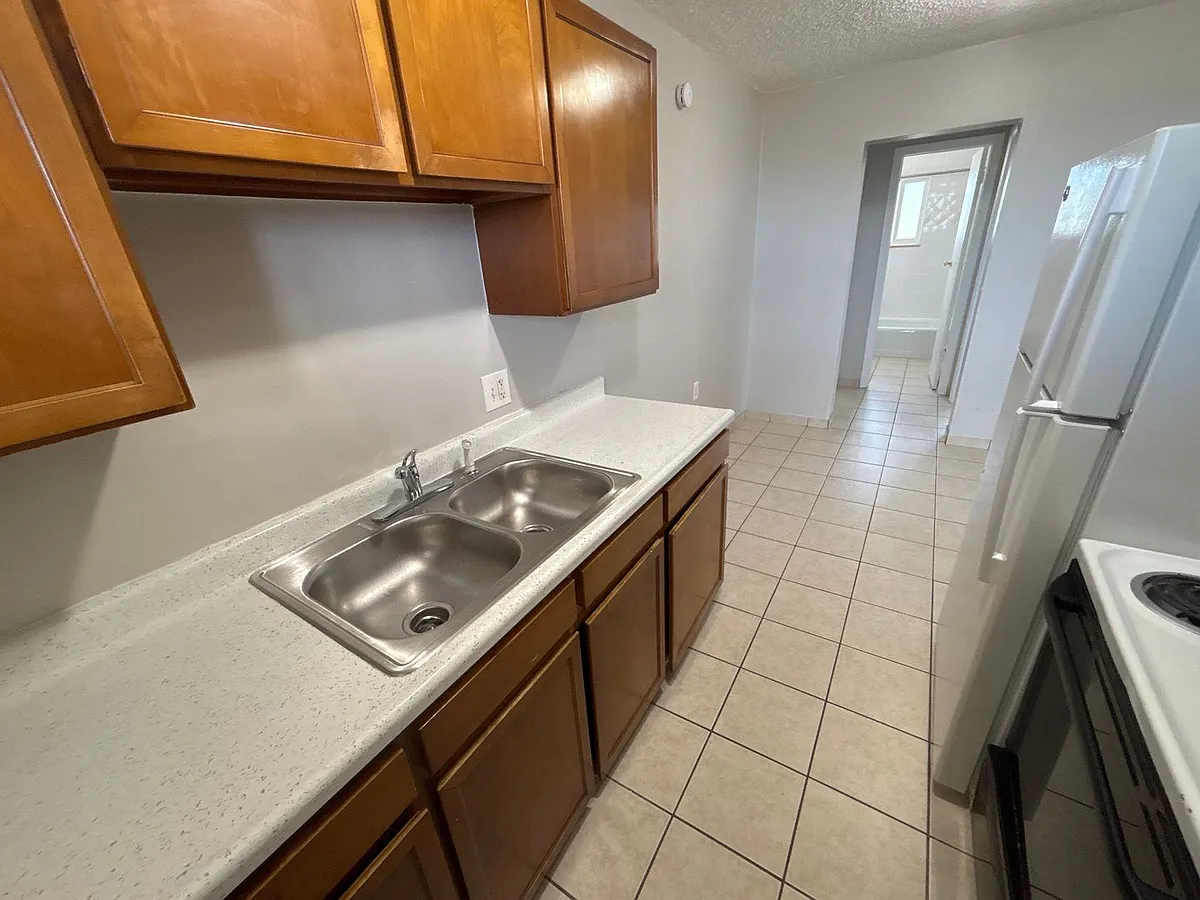 Building Photo - 1804 E Lasalle St #5