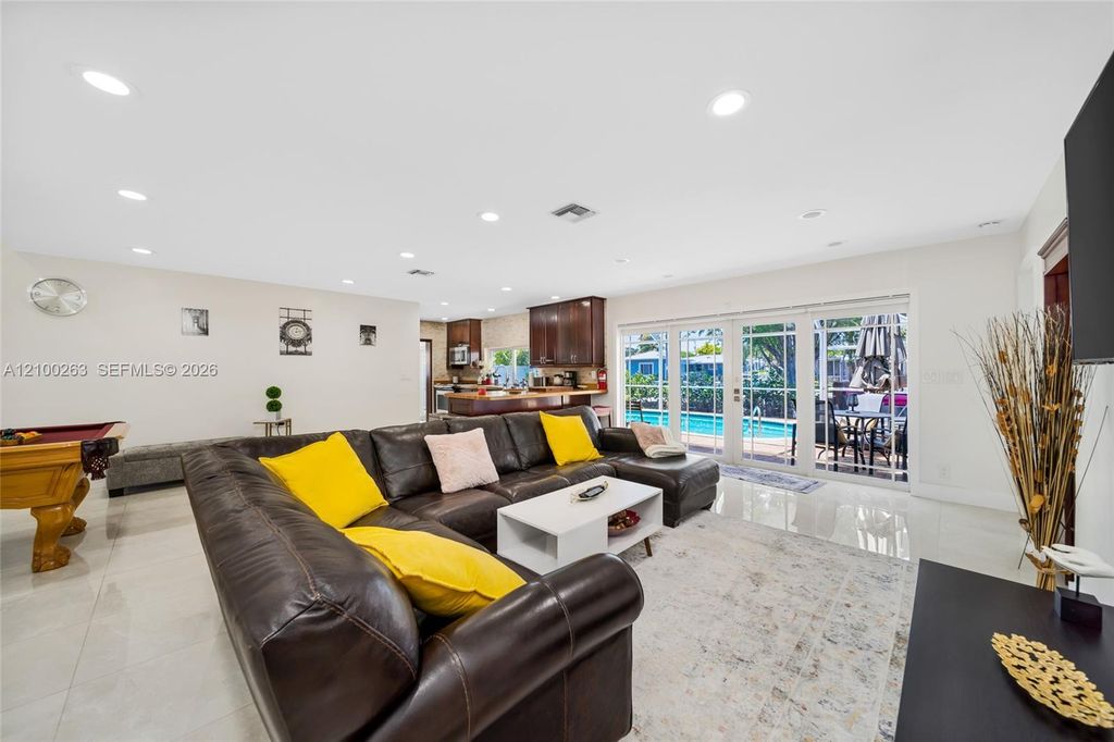 31 SE 12th St, photo 3