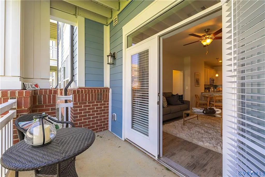 2 bed, 1256 sqft, $2,300 — Photo 4