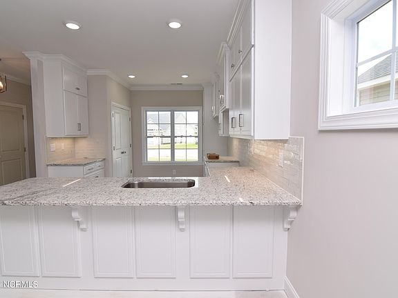 4th image of 160 Brunswick Drive